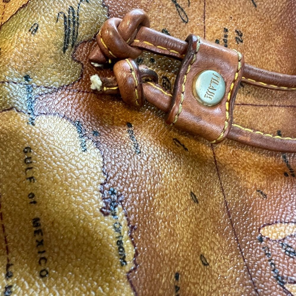 Alviero Martini UNITED STATES Bucket Bag - Picture 14 of 14